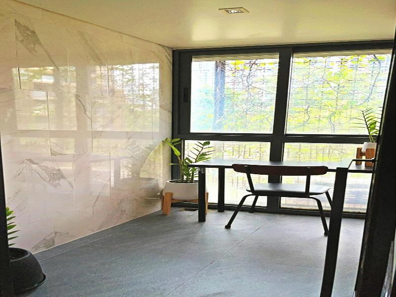Ir-On Hotel image
