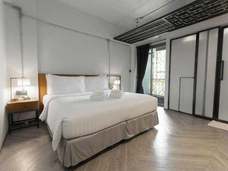 Ir-On Hotel image