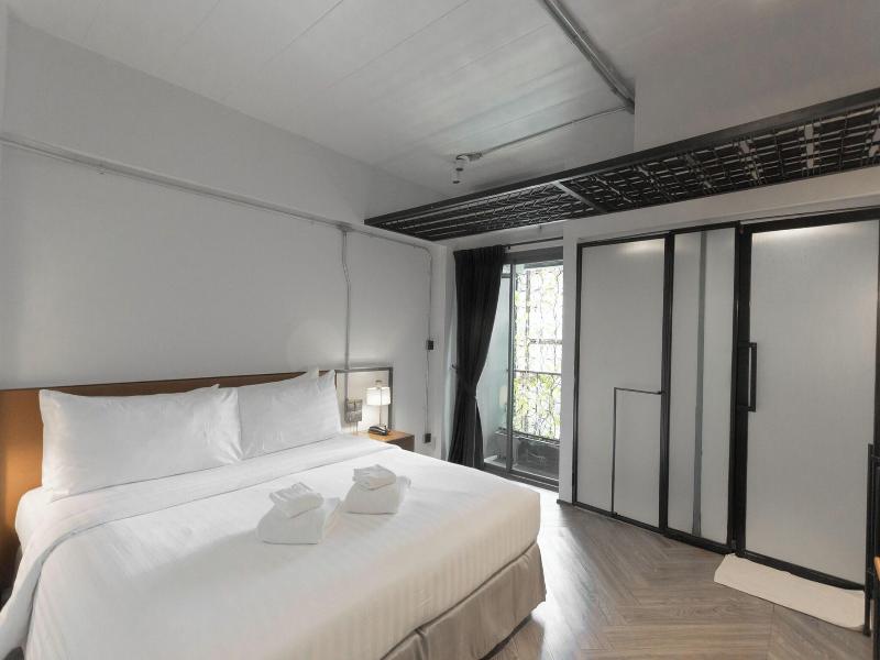 Ir-On Hotel image