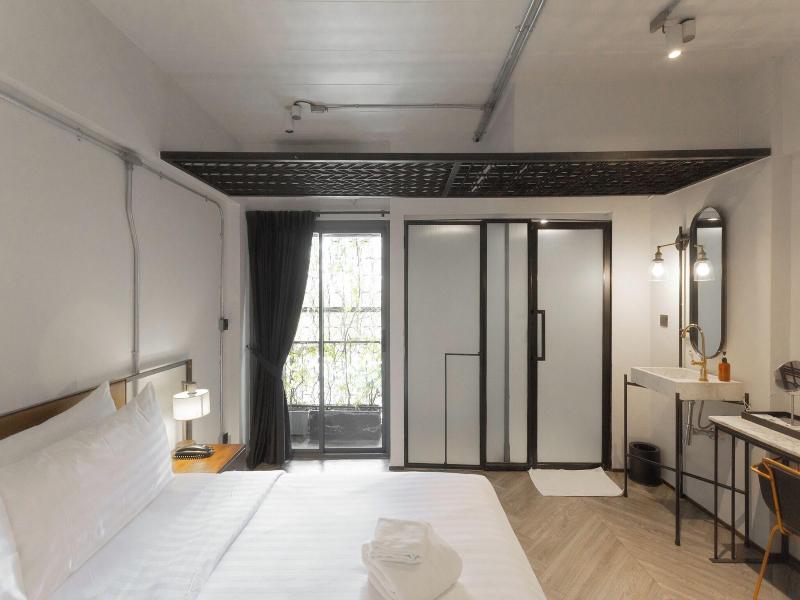 Ir-On Hotel image