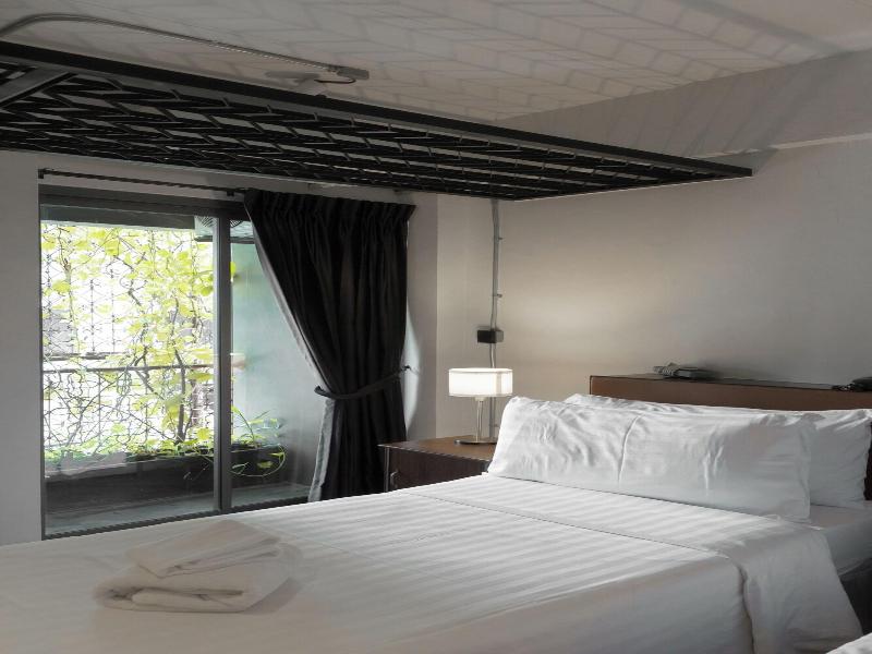 Ir-On Hotel image