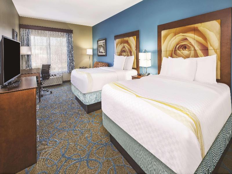 La Quinta by Wyndham Niagara Falls image