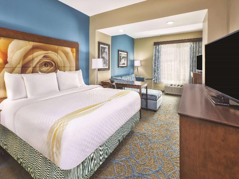 La Quinta by Wyndham Niagara Falls image