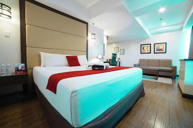 RedDoorz Premium @ West Avenue Quezon City image