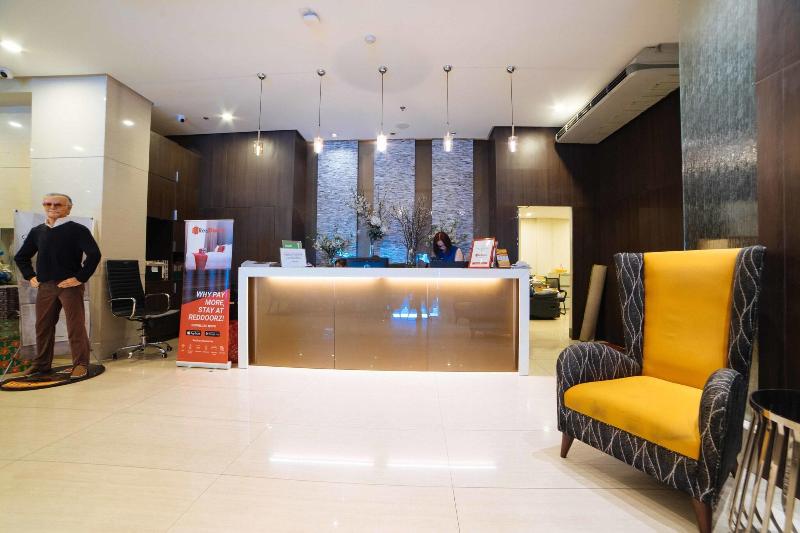 RedDoorz Premium @ West Avenue Quezon City image