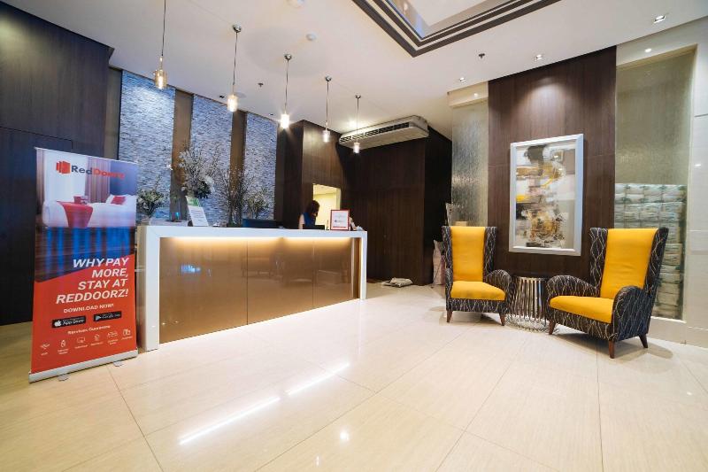 RedDoorz Premium @ West Avenue Quezon City image