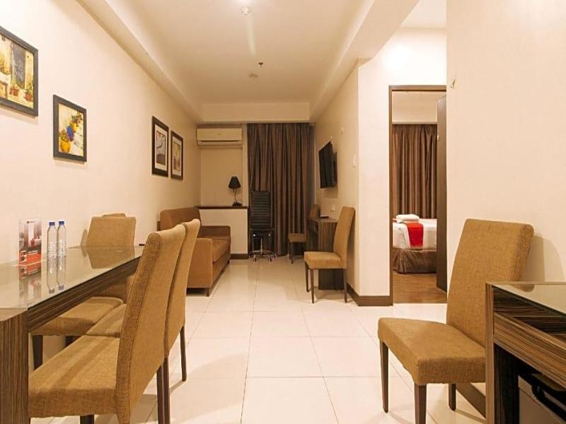 RedDoorz Premium @ West Avenue Quezon City image
