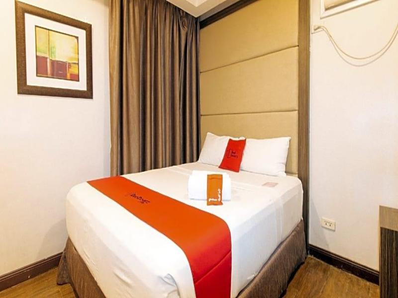 RedDoorz Premium @ West Avenue Quezon City image