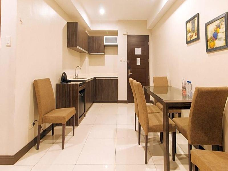 RedDoorz Premium @ West Avenue Quezon City image