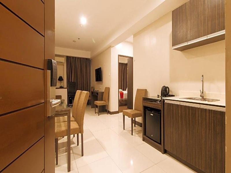 RedDoorz Premium @ West Avenue Quezon City image