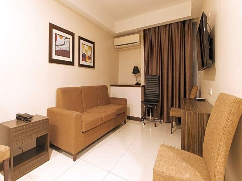 RedDoorz Premium @ West Avenue Quezon City image