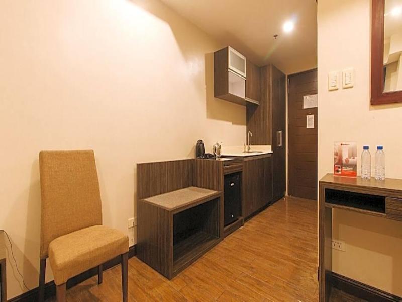 RedDoorz Premium @ West Avenue Quezon City image