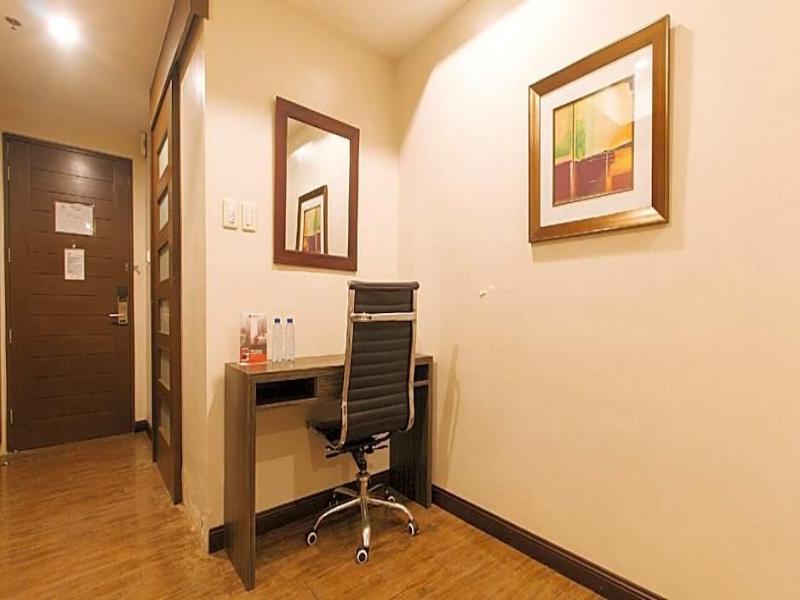 RedDoorz Premium @ West Avenue Quezon City image