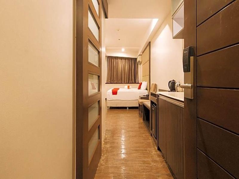 RedDoorz Premium @ West Avenue Quezon City image