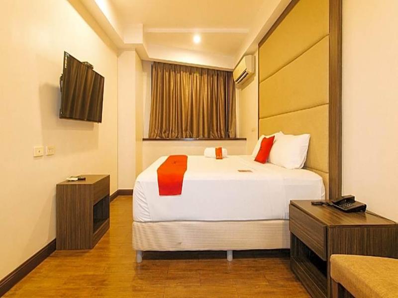 RedDoorz Premium @ West Avenue Quezon City image