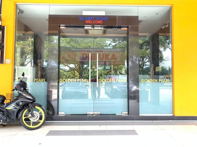 Golden Pearl Hotel Near UTHM by ZUZU