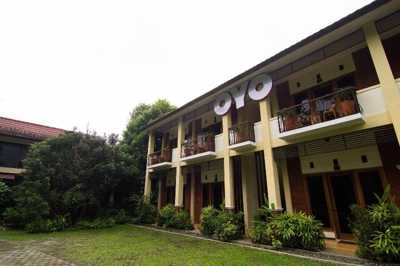 261 Sasono Putro Guest House image