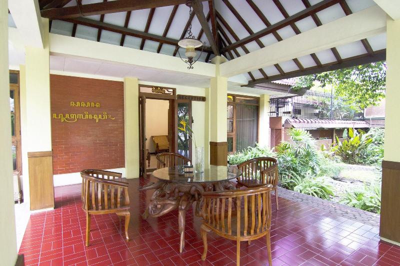 261 Sasono Putro Guest House image