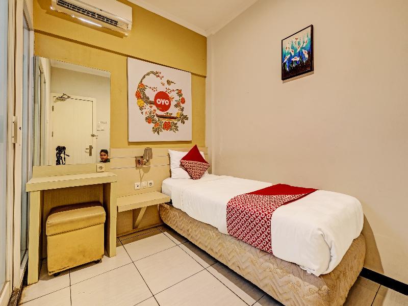 Super OYO 389 Sky Guesthouse image