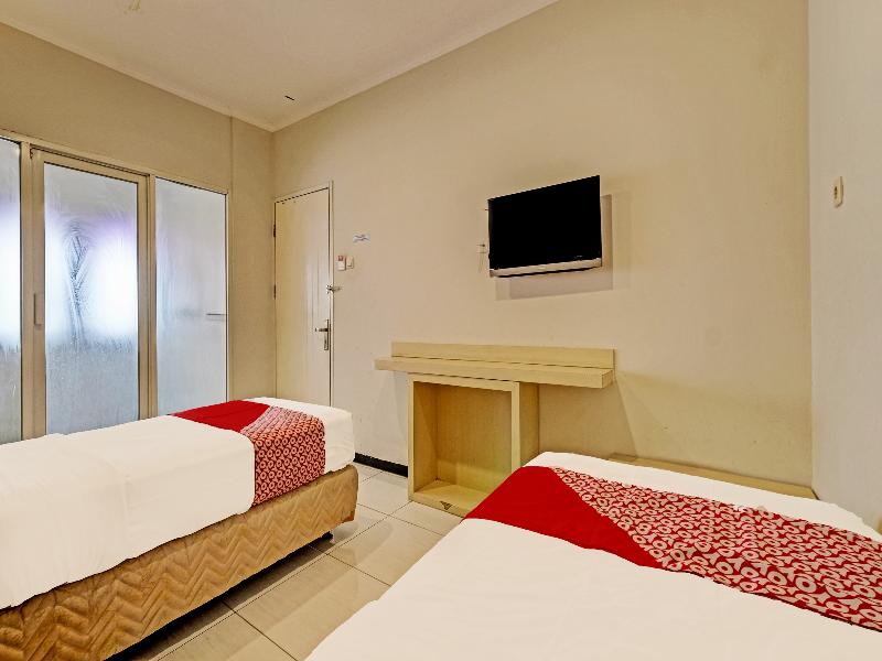 Super OYO 389 Sky Guesthouse image