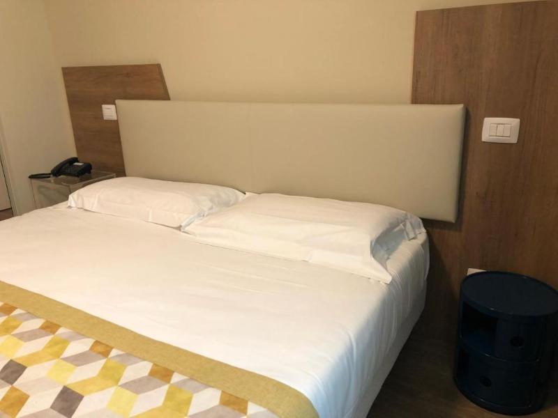 Ark Hotel image