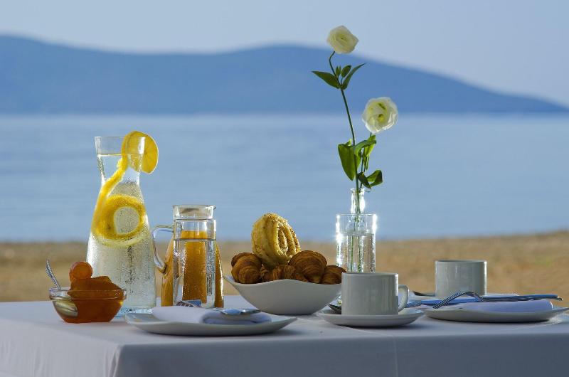 Makis Inn Resort image