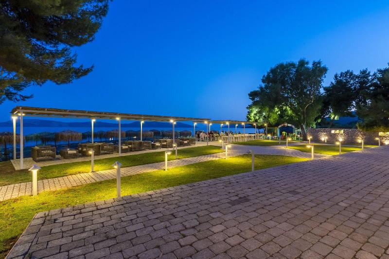 Makis Inn Resort image
