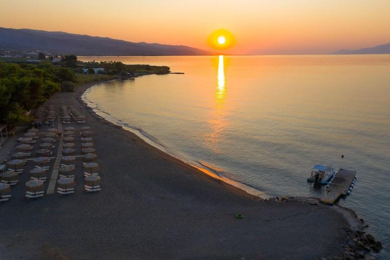 Makis Inn Resort image