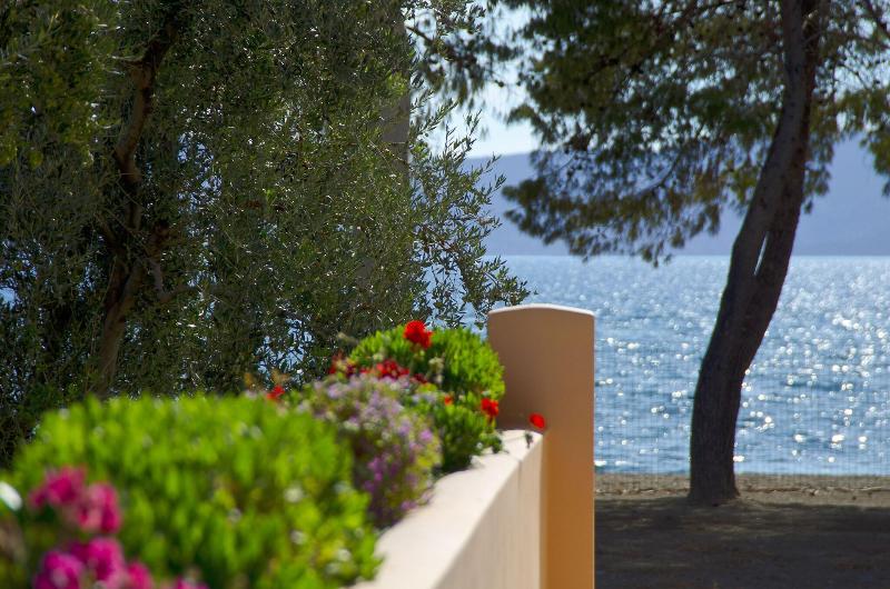 Makis Inn Resort image
