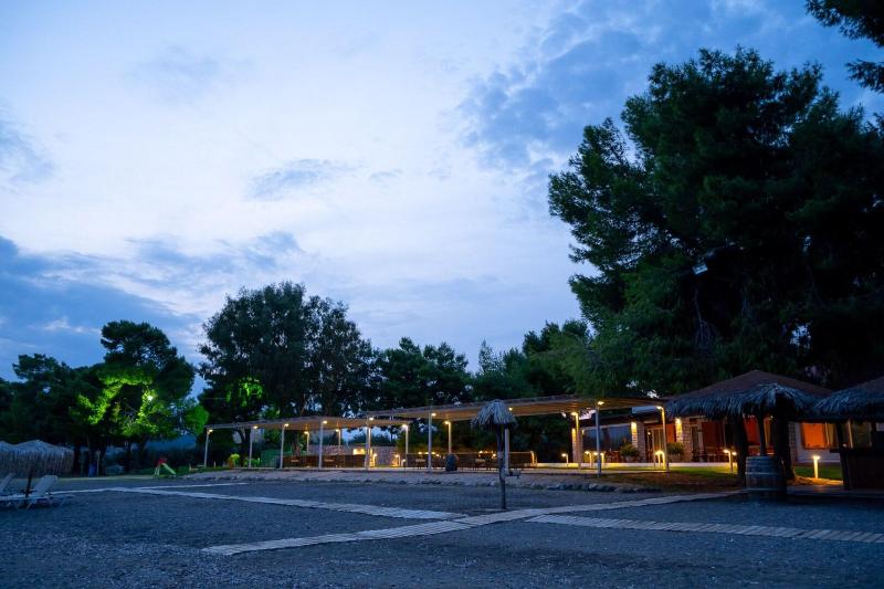 Makis Inn Resort image