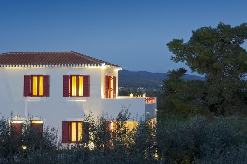 Makis Inn Resort image