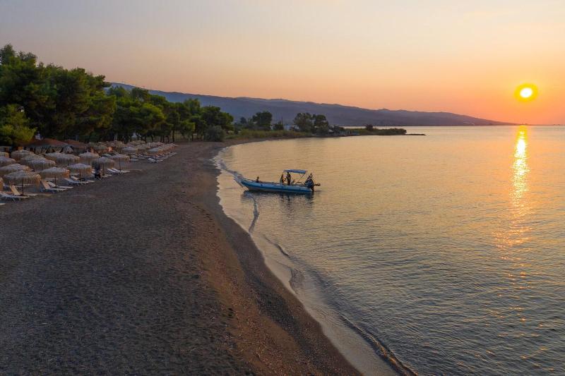Makis Inn Resort image