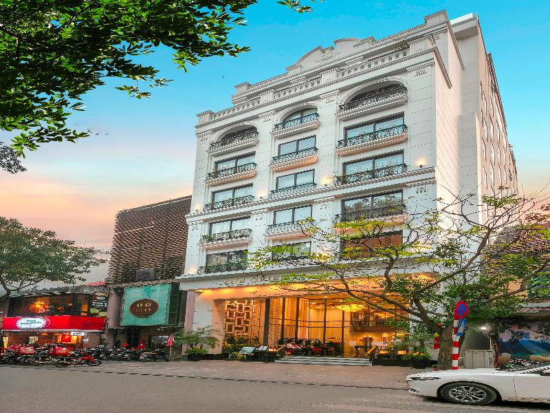 The Oriental Jade Hotel image