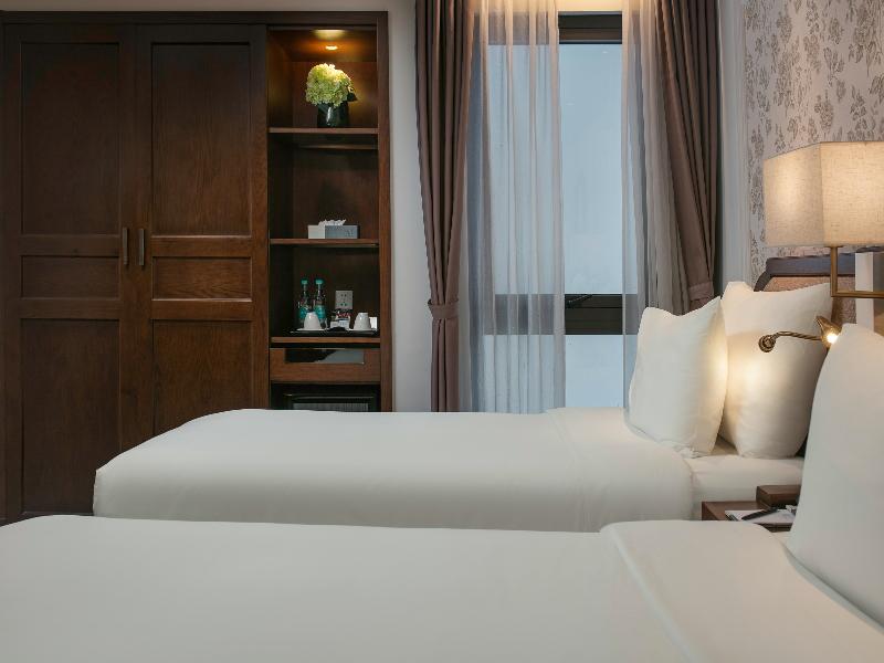 The Oriental Jade Hotel image