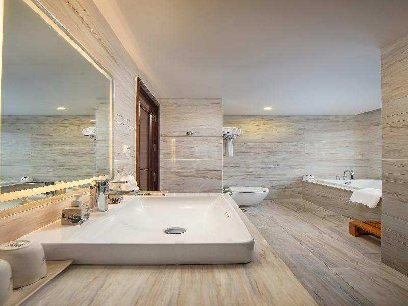 The Oriental Jade Hotel image