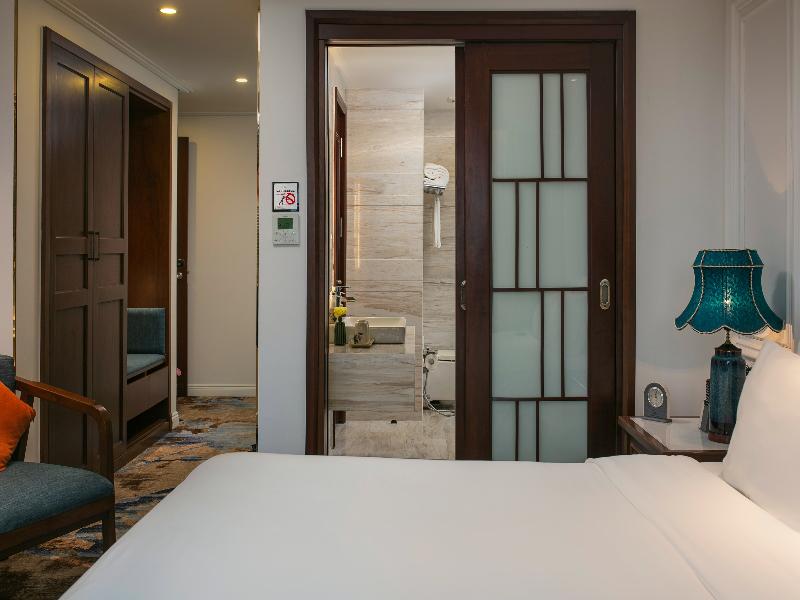 The Oriental Jade Hotel image