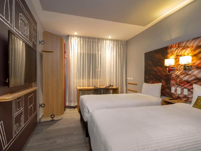 Ibis Quito image