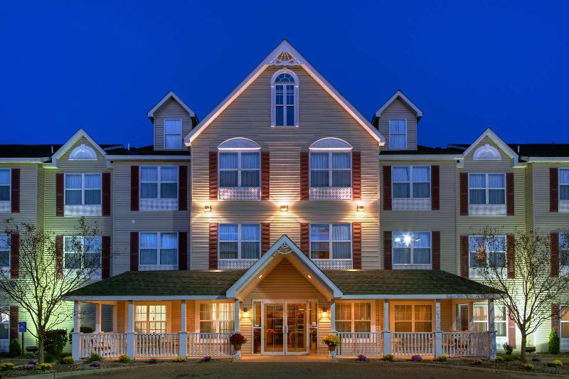 Country Inn & Suites by Radisson, Forest Lake, MN image