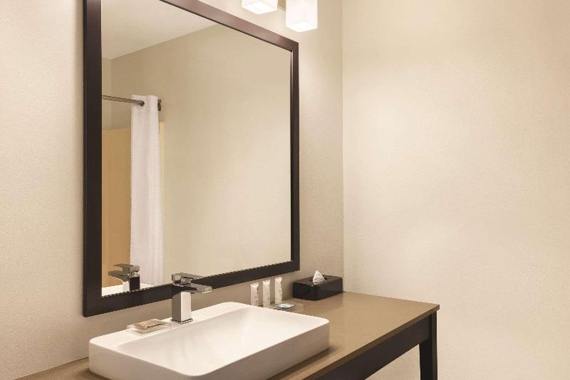 Country Inn & Suites by Radisson, Forest Lake, MN image