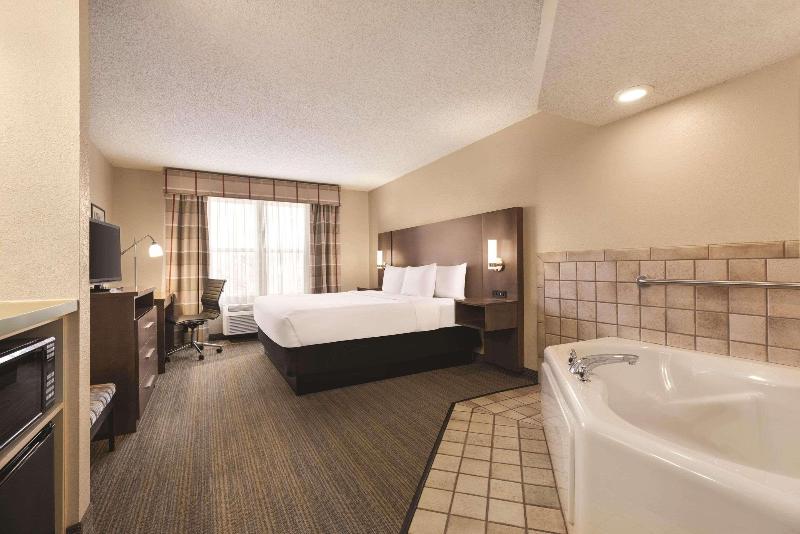 Country Inn & Suites by Radisson, Forest Lake, MN image