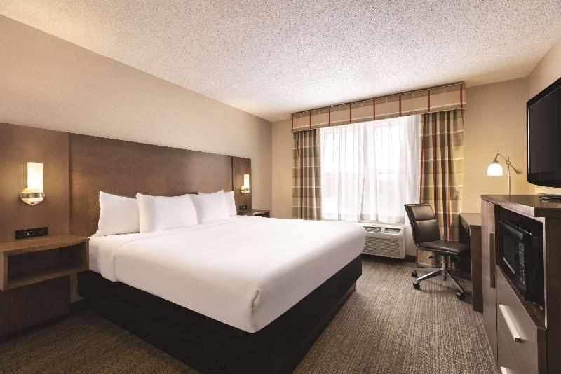 Country Inn & Suites by Radisson, Forest Lake, MN image