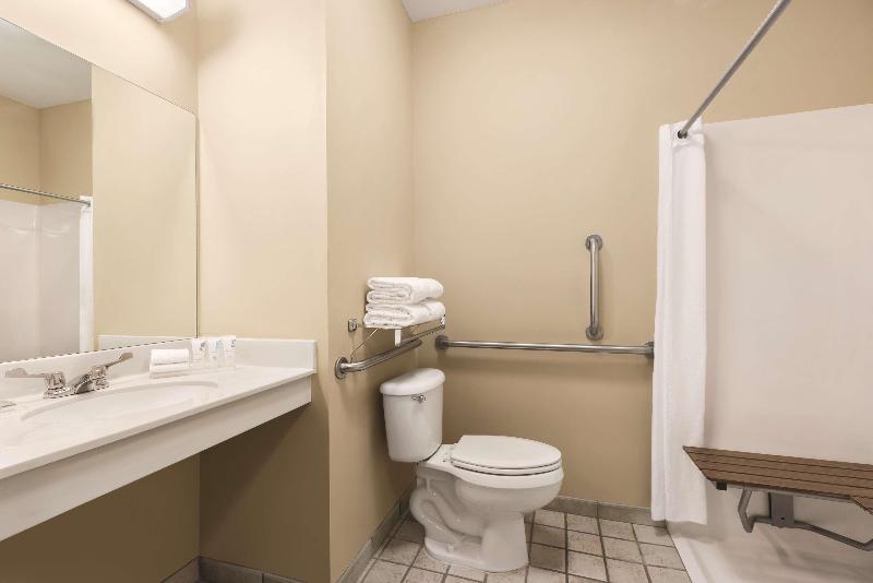 Country Inn & Suites by Radisson, Forest Lake, MN image