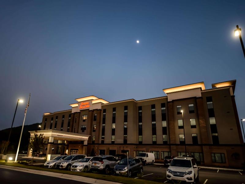 Hampton Inn & Suites By Hilton Lenoir image