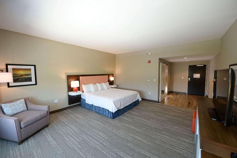 Hampton Inn & Suites By Hilton Lenoir image 4