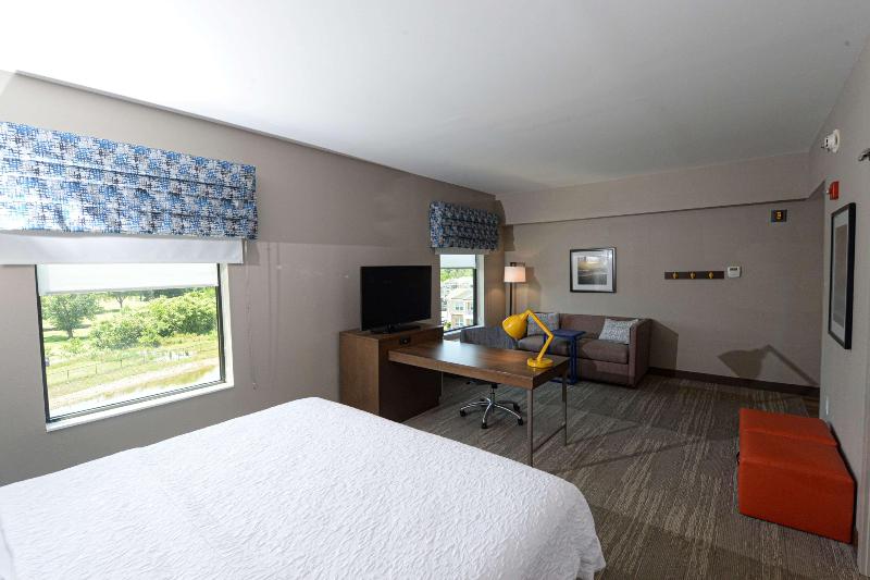 Hampton Inn & Suites By Hilton Lenoir image