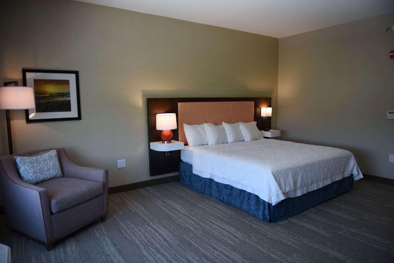 Hampton Inn & Suites By Hilton Lenoir image