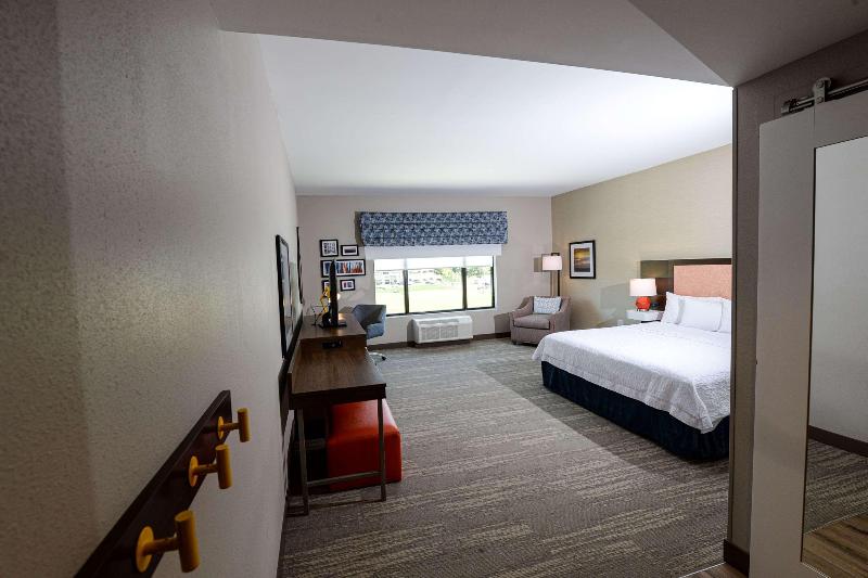 Hampton Inn & Suites By Hilton Lenoir image