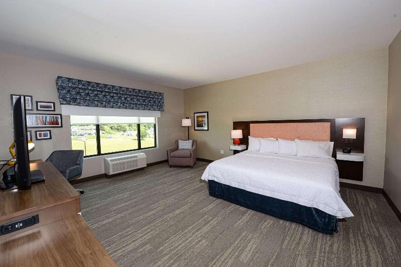 Hampton Inn & Suites By Hilton Lenoir image