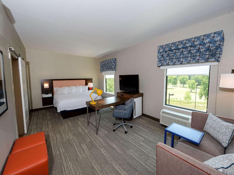 Hampton Inn & Suites By Hilton Lenoir image