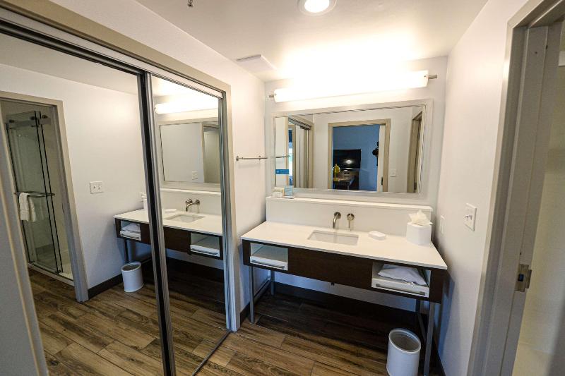 Hampton Inn & Suites By Hilton Lenoir image